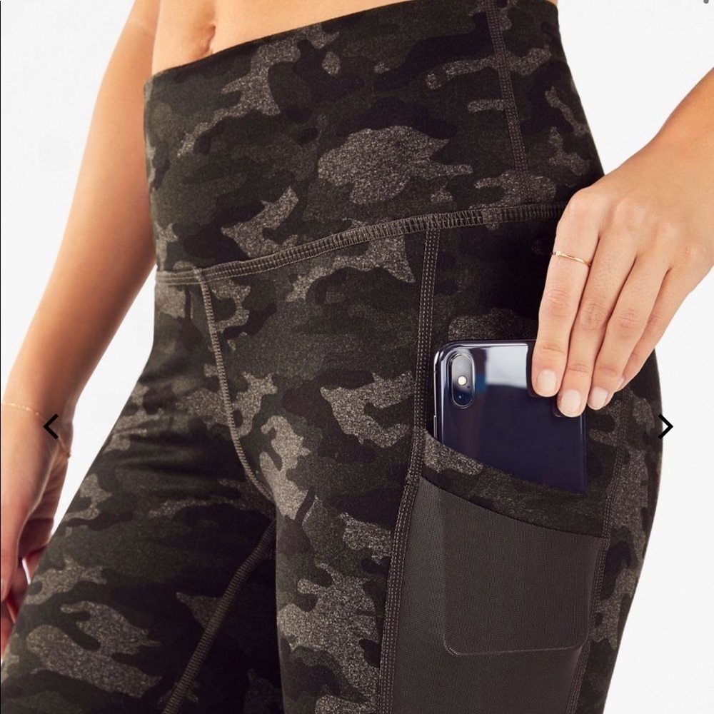 Fabletics On-the-Go Legging - Picture 1 of 8